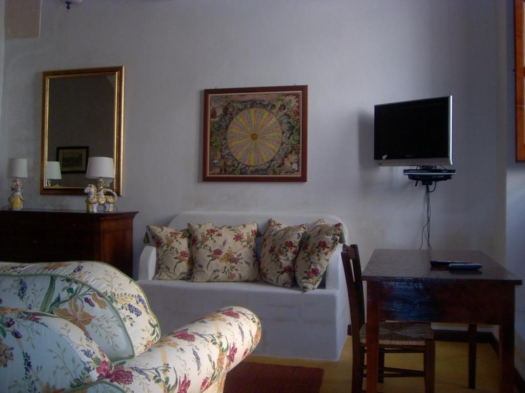 TV a/nebo společenská místnost v ubytování B&B Archidamo