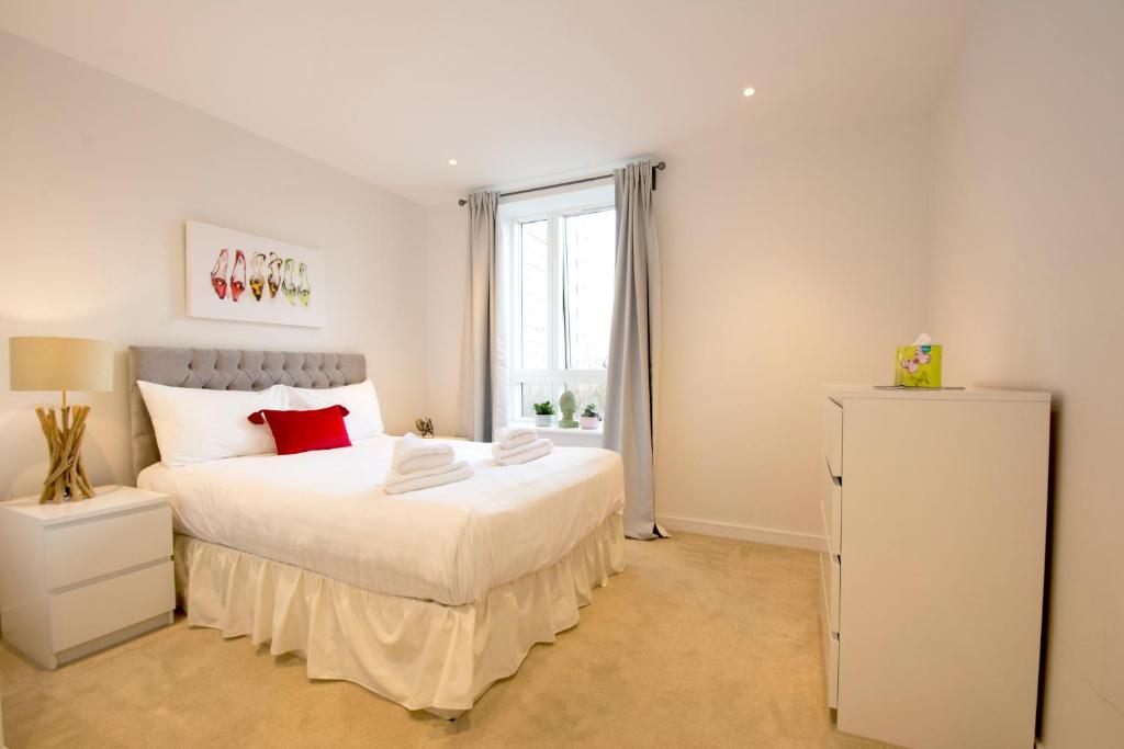 رزرو هتل و هاستل، Grand Apartments Kew Gardens, 09197245266
