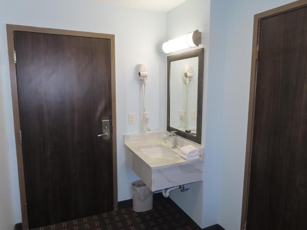 St Charles Hotel Downtown Hudson - 