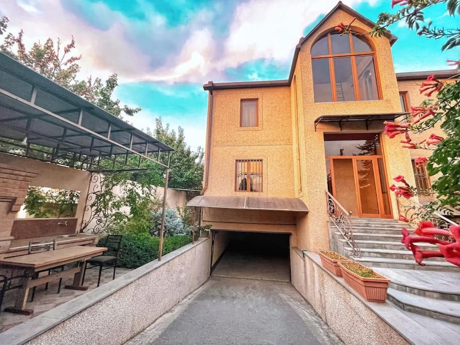 Villa in Yerevan, Yerevan (updated prices 2024)
