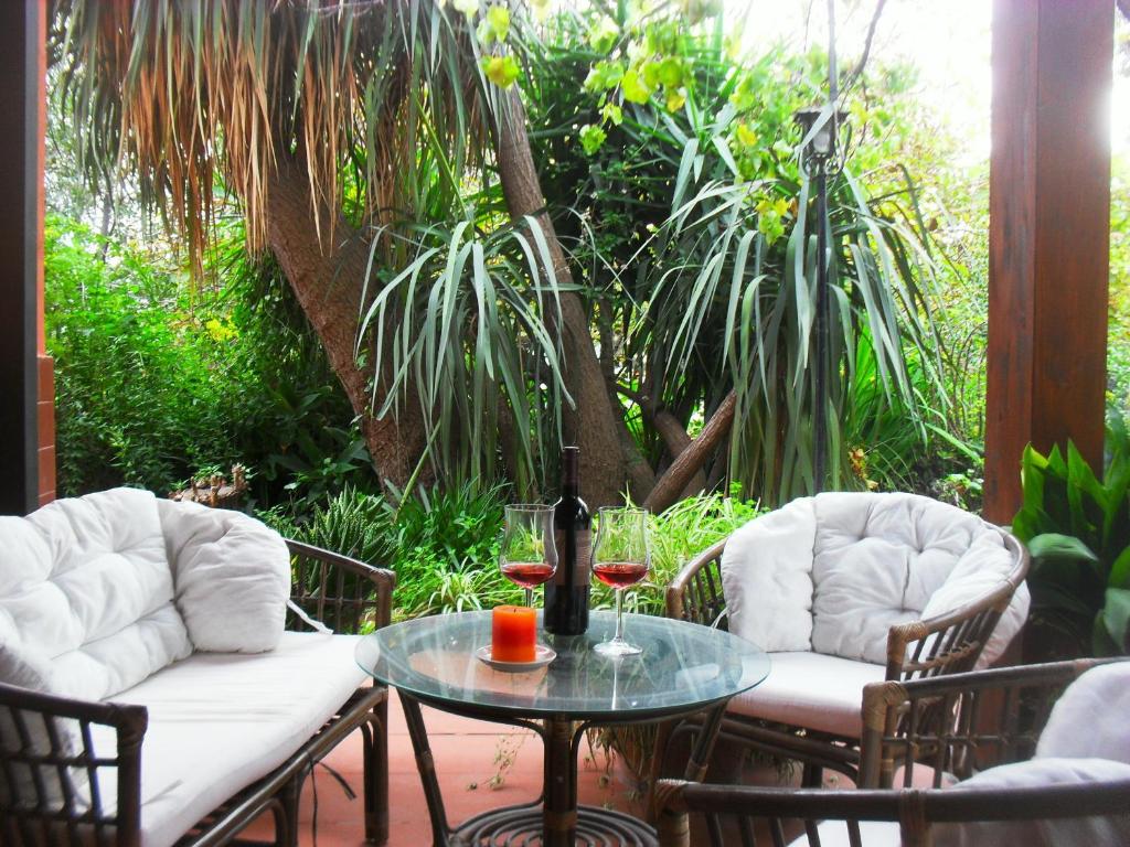 A garden outside B&B Villa Lidia