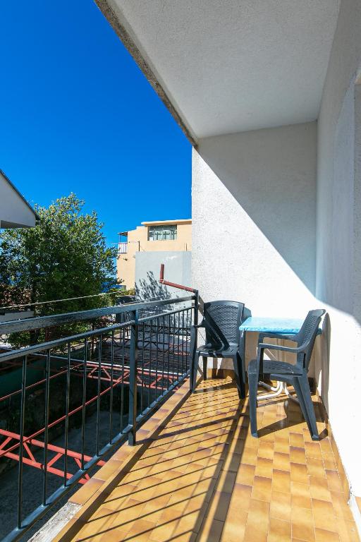a balcony with two chairs and a table at Apartments with a parking space Gradac, Makarska - 14708 in Gradac