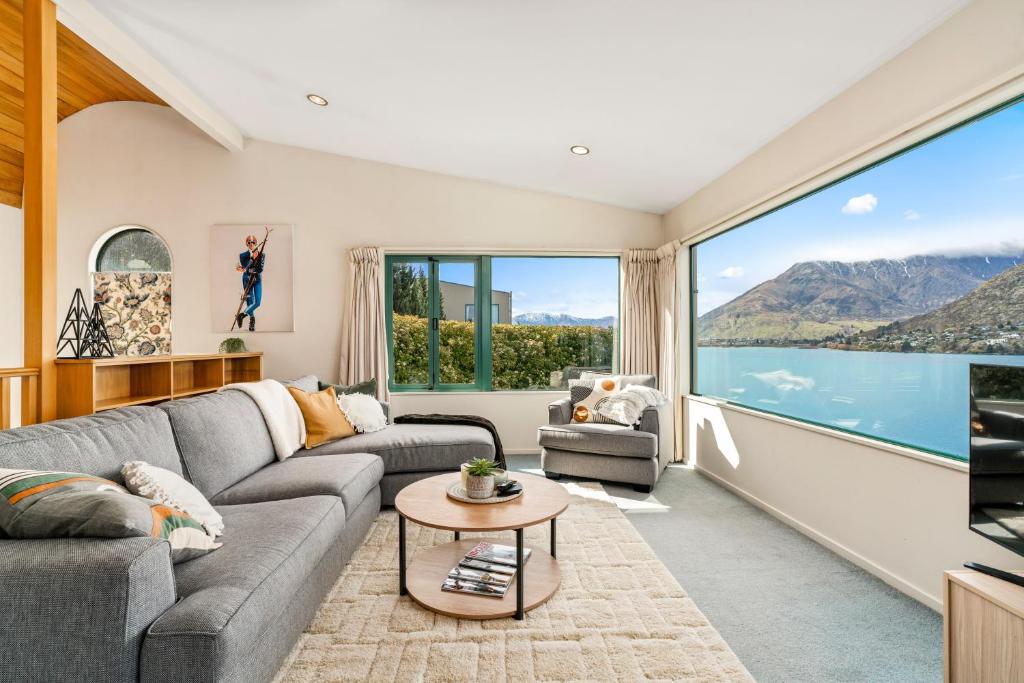Lakefront Living at Remarkables Retreat 12, Queenstown (updated prices ...