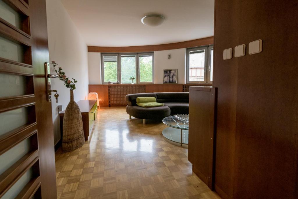 Golden Goose Apartment