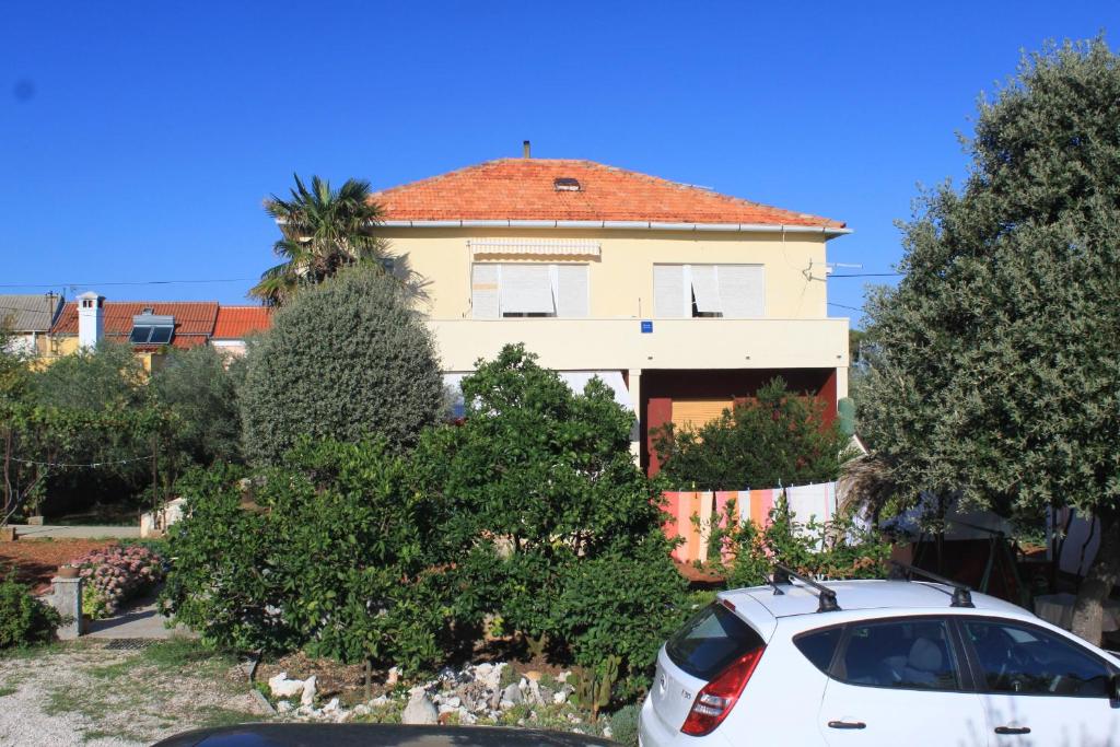 Zdjęcie z galerii obiektu Apartments by the sea Ugljan - 348 w mieście Ugljan