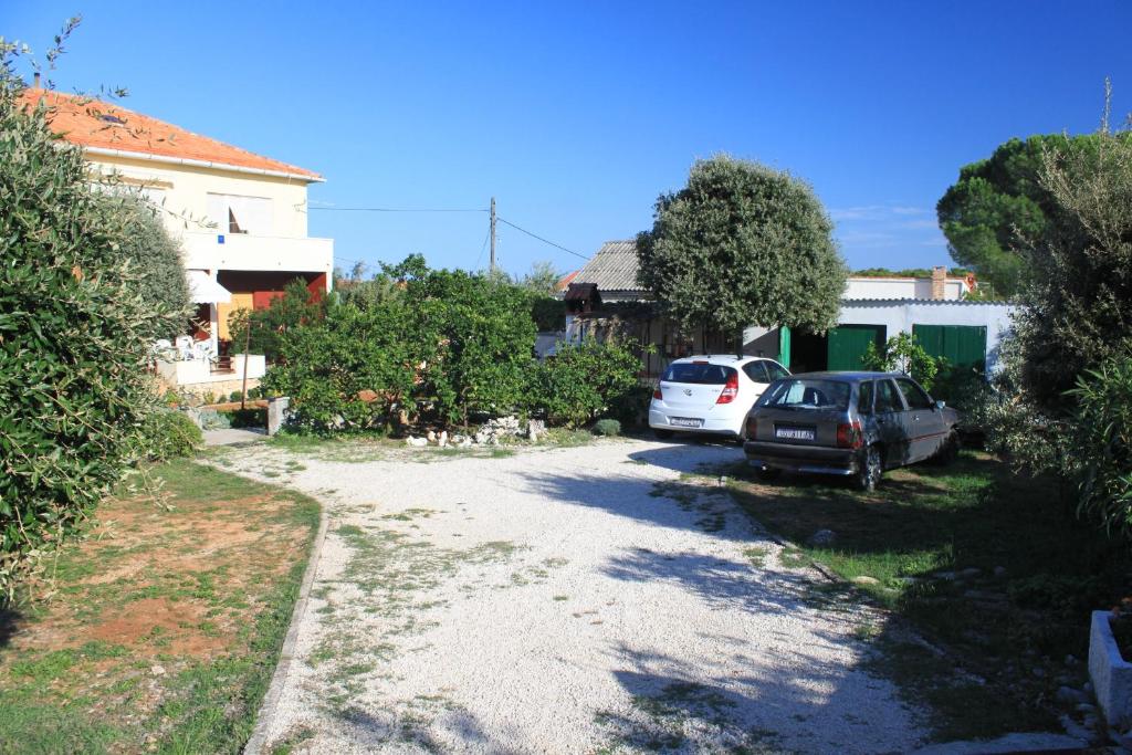 Zdjęcie z galerii obiektu Apartments by the sea Ugljan - 348 w mieście Ugljan