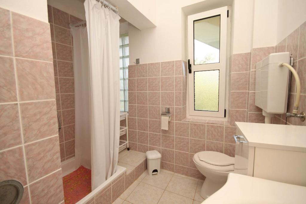 Zdjęcie z galerii obiektu Apartments by the sea Ugljan - 348 w mieście Ugljan