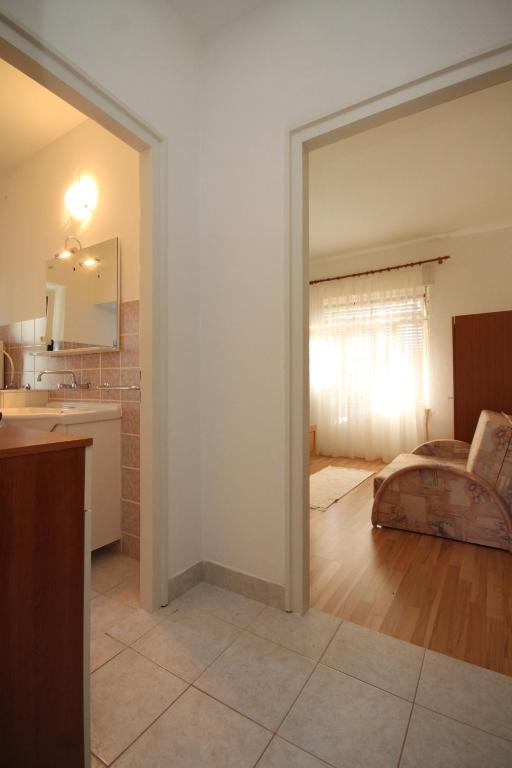 Zdjęcie z galerii obiektu Apartments by the sea Ugljan - 348 w mieście Ugljan
