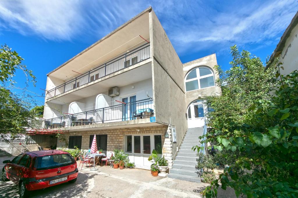 Budova, v ktorej sa apartmán nachádza