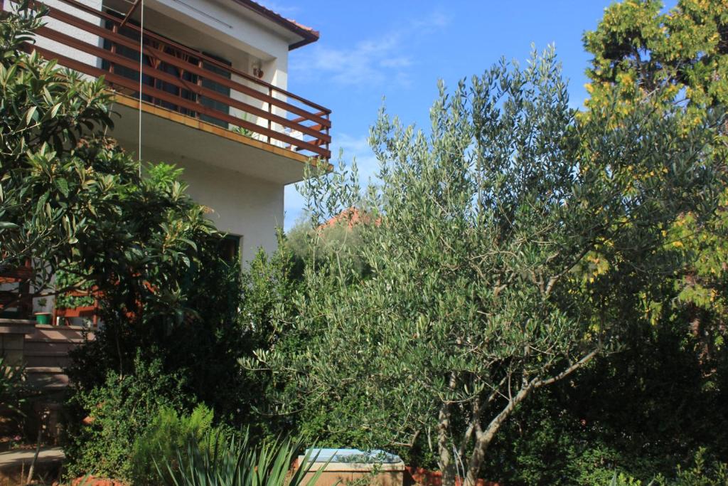 Ogród w obiekcie Apartment Mala Lamjana 827b