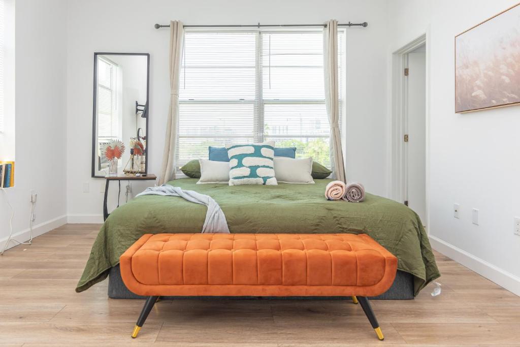 Miami Downtown Loft Studio with Balcony 5 minutes to Wynwood 10