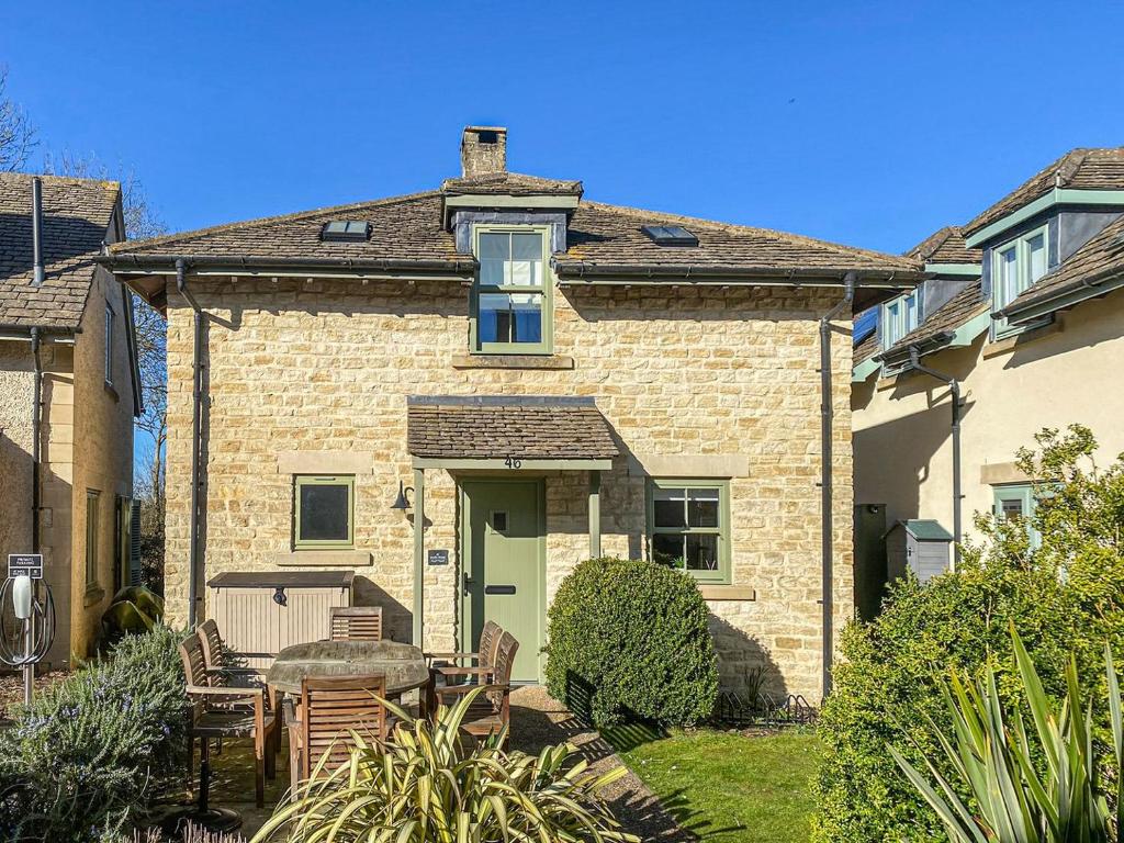 Jacobs Cottage, South Cerney (updated prices 2024)