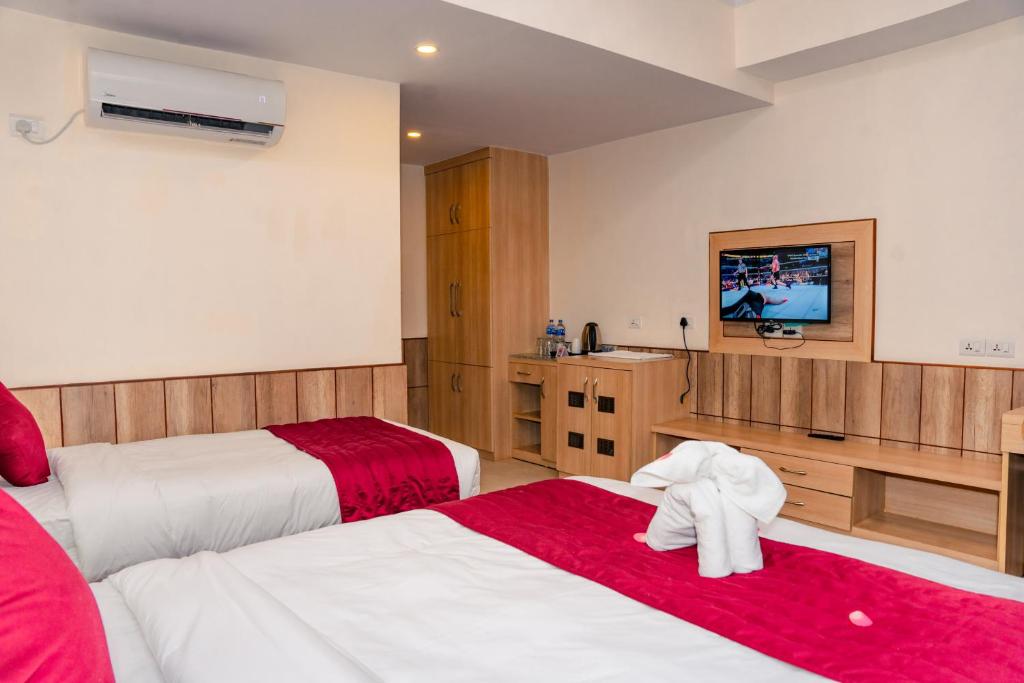 Postel nebo postele na pokoji v ubytování Drishya Hotel