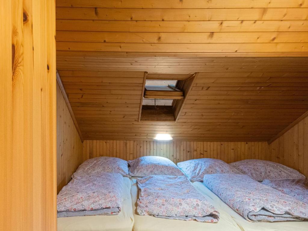 Postel nebo postele na pokoji v ubytování Chalet in Schwarzenberg near Ski Lift
