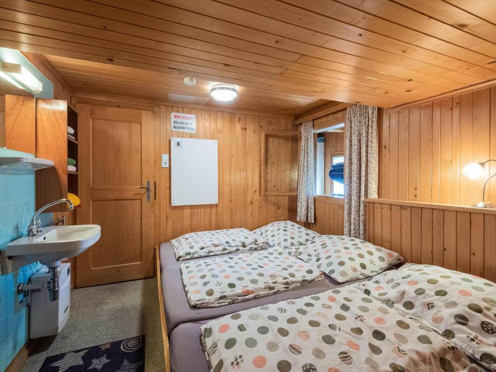 Postel nebo postele na pokoji v ubytování Chalet in Schwarzenberg near Ski Lift