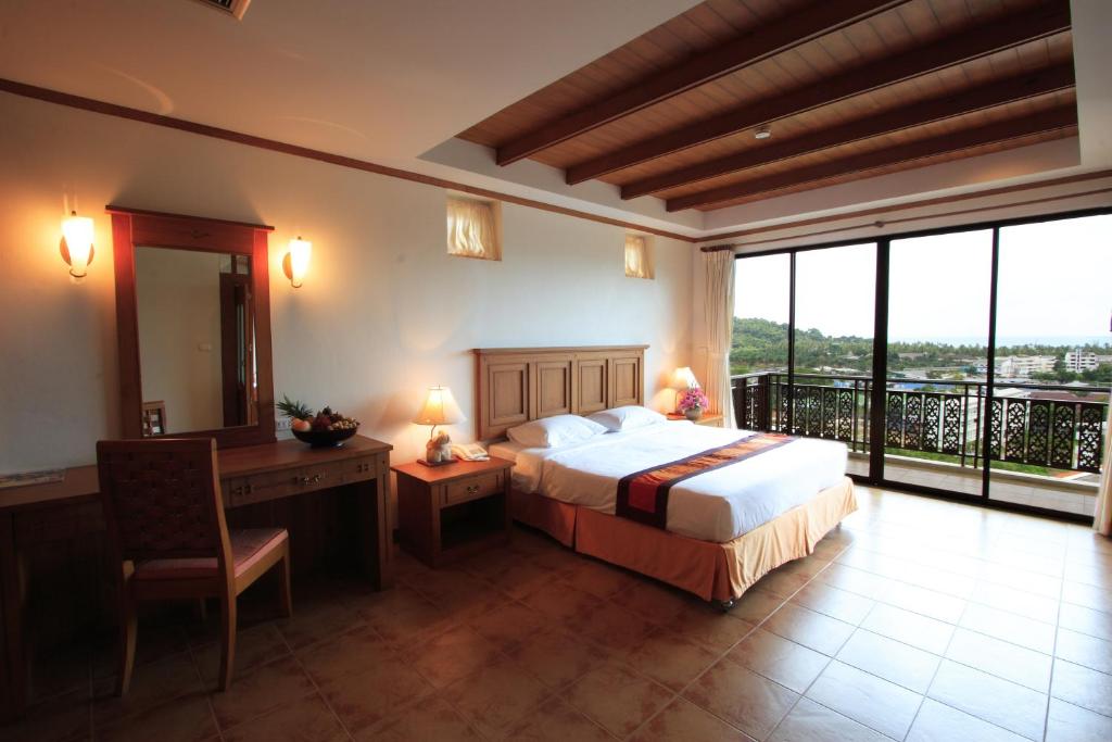 Postel nebo postele na pokoji v ubytování Sun Hill Hotel Patong