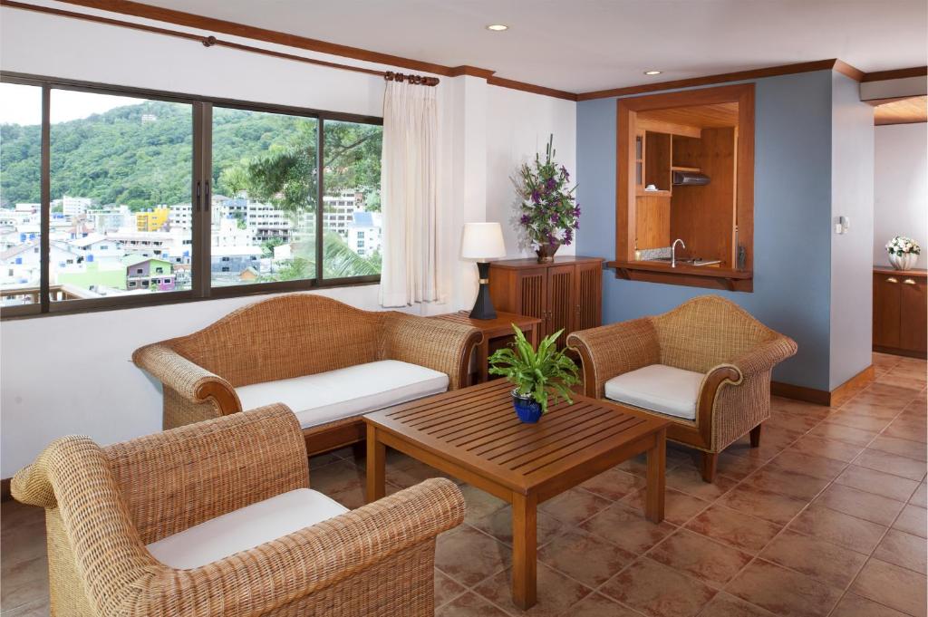 Posezení v ubytování Sun Hill Hotel Patong
