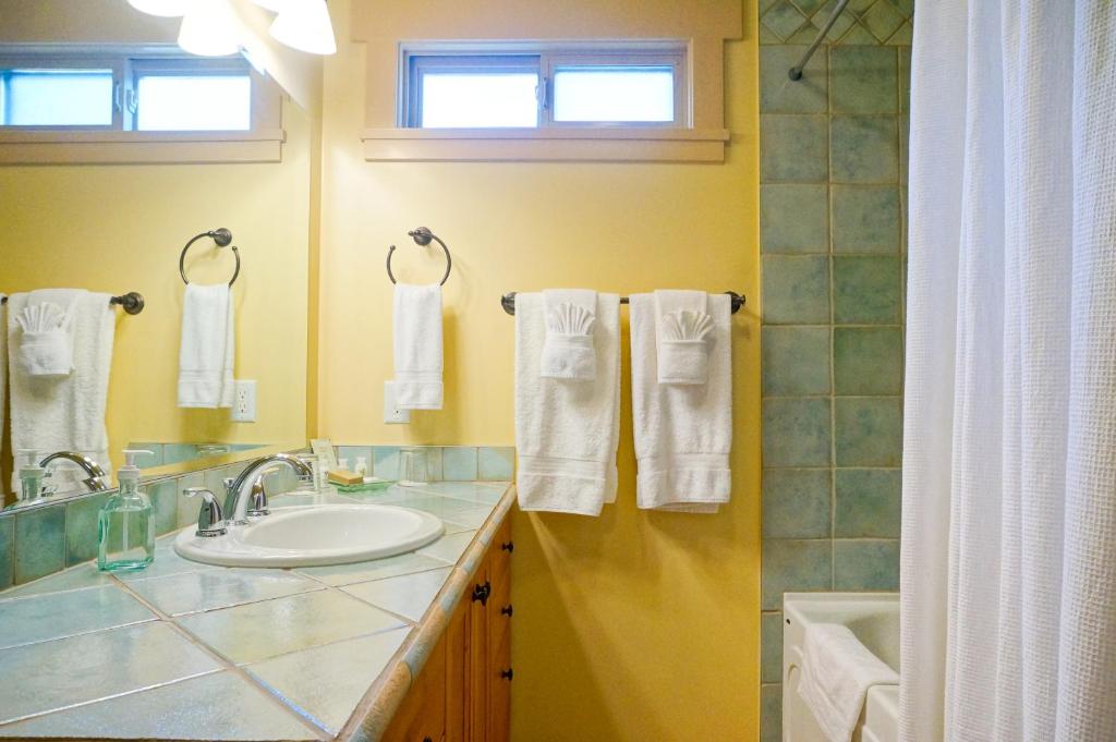 Blue Iguana Inn - 
