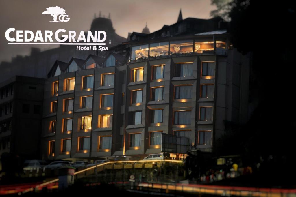 un grande edificio con le parole cedre grand di The Cedar Grand Hotel and Spa a Shimla