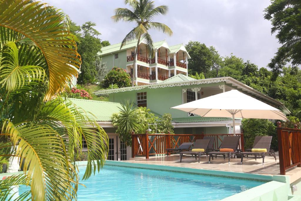 Bazén v ubytování Marigot Beach Club & Dive Resort nebo v jeho okolí