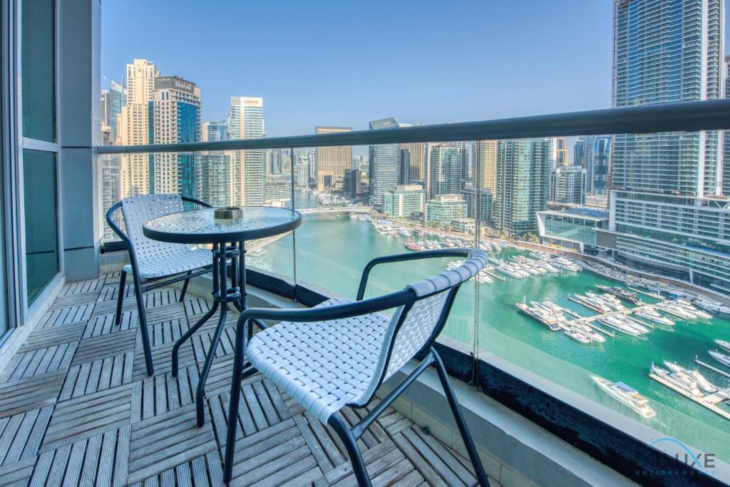 Balkón nebo terasa v ubytování Elegant 2BR at The Point Dubai Marina by Deluxe Holiday Homes