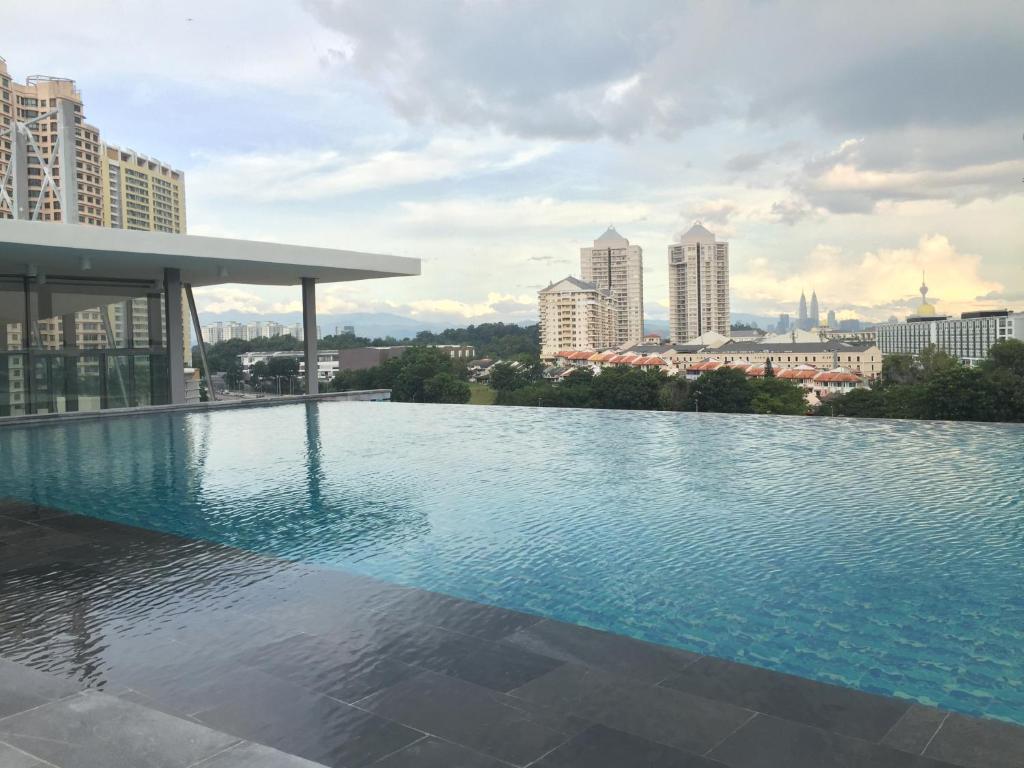 An infinity-edge rooftop pool overlooking Kuala Lumpur’s skyline.