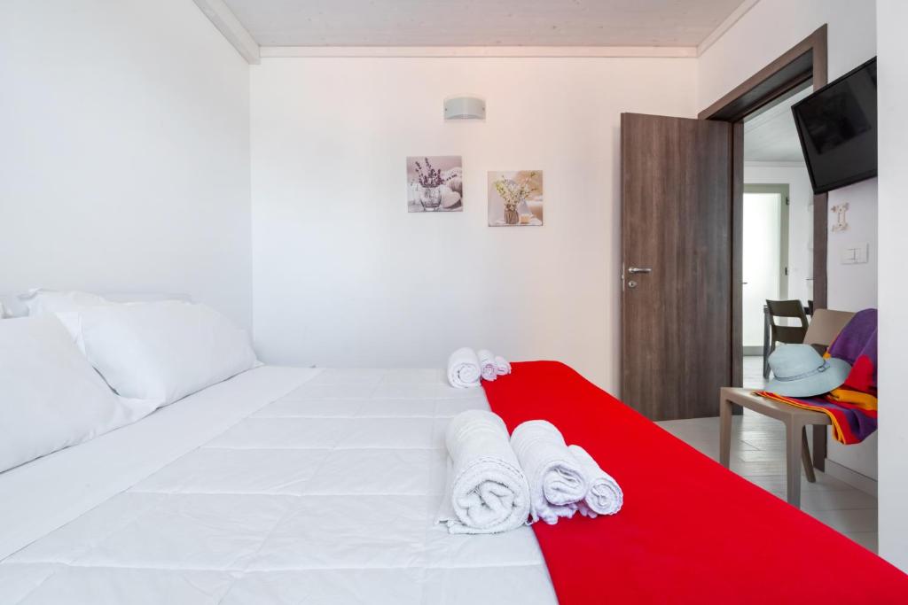 A bed or beds in a room at Fly Home Sicily