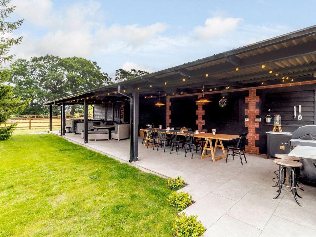 an outdoor patio with a table and chairs at Walnut Tree Barn in Thetford