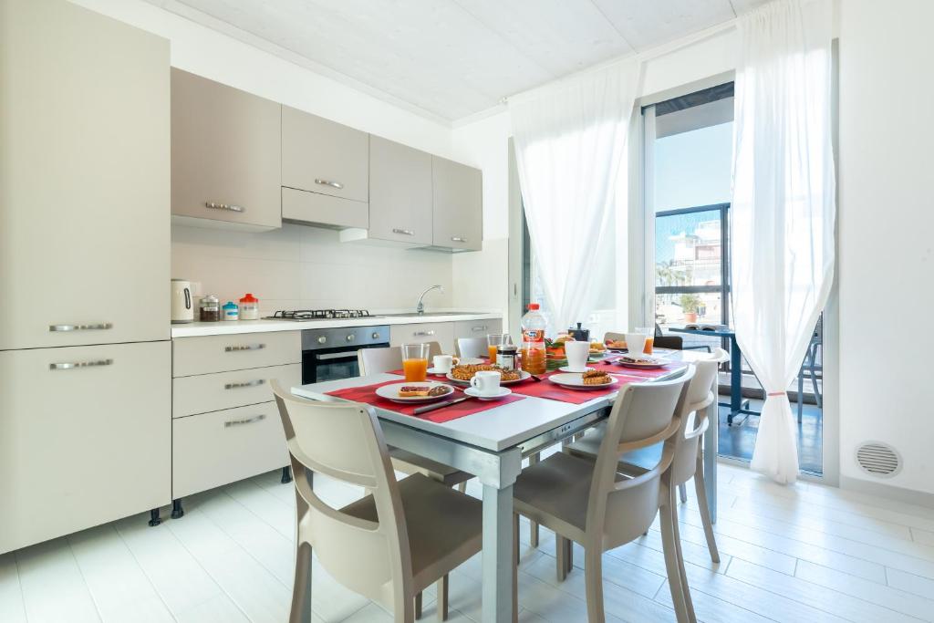 A kitchen or kitchenette at Fly Home Sicily