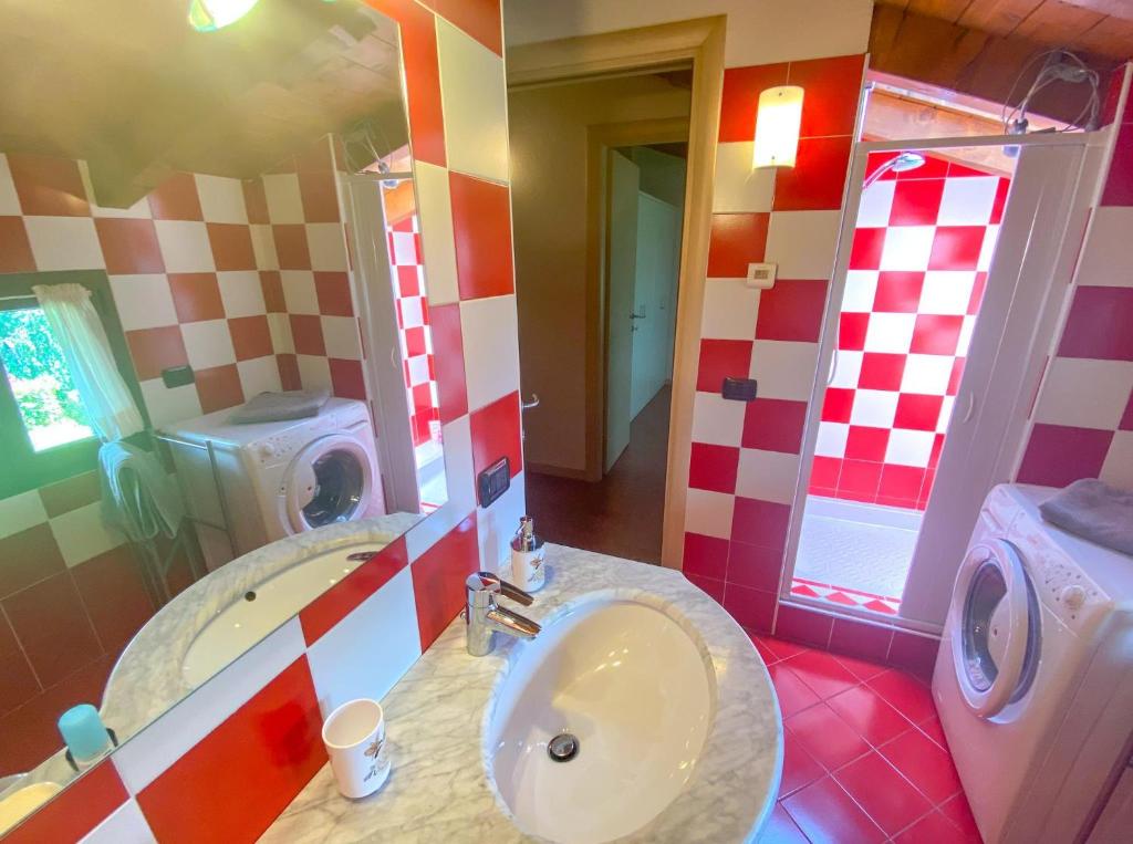 Kúpeľňa v ubytovaní Beata Rose Ferienwohnung (DG) mit Pool