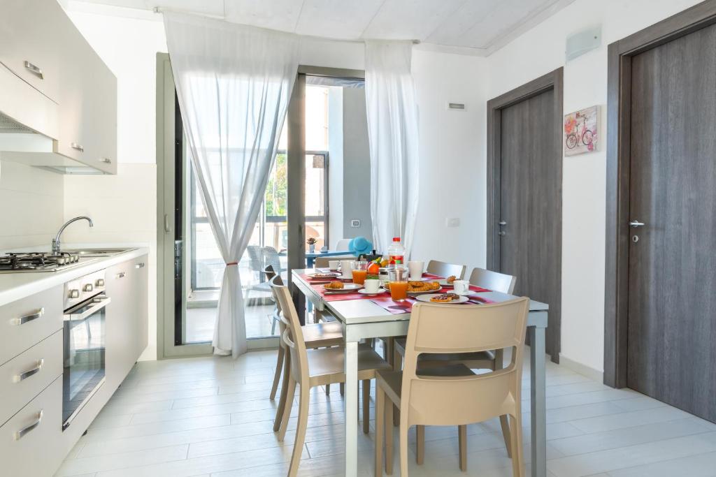 A kitchen or kitchenette at Fly Home Sicily