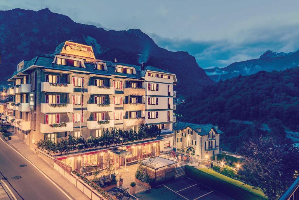 a hotel with a view of a mountain at Hotel Tremoggia in Chiesa in Valmalenco