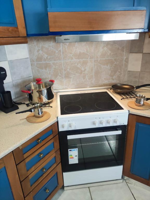 Kuchyň nebo kuchyňský kout v ubytování GCM 1 ROOMS kentro k parking