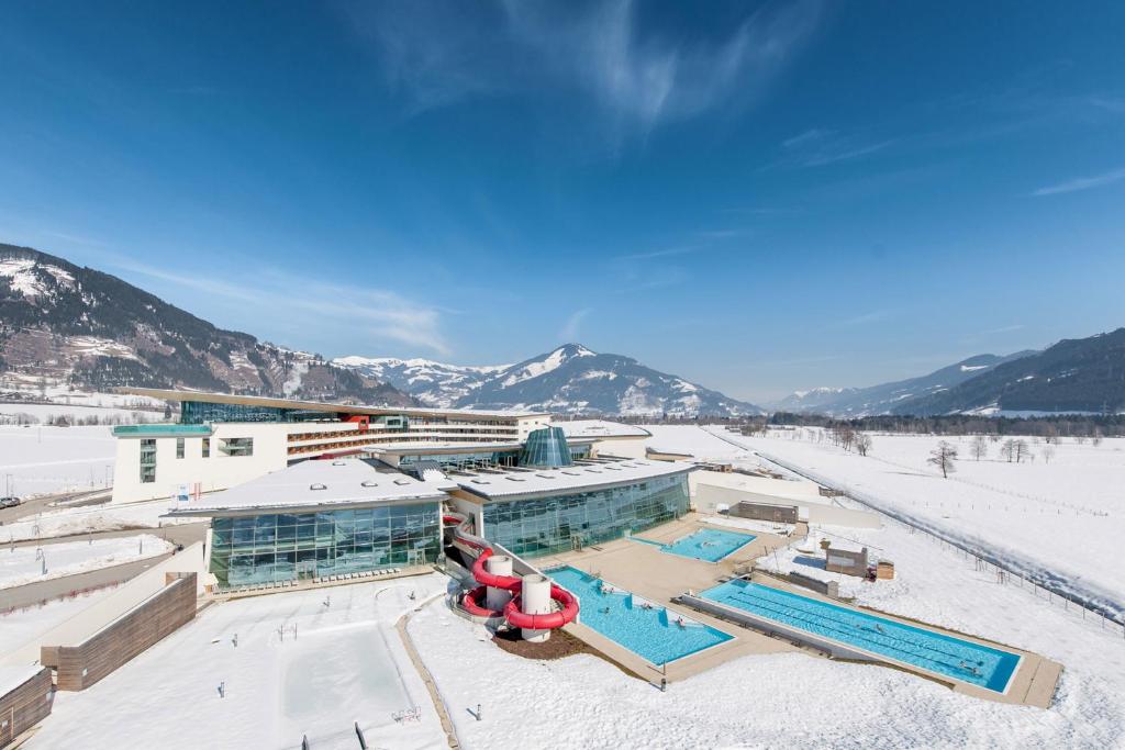 
a ski resort with a lot of skis on the slopes at Tauern Spa Hotel & Therme in Kaprun
