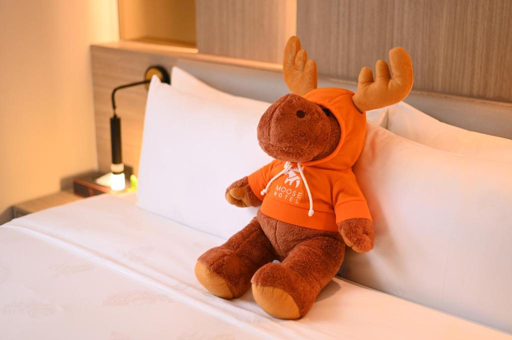 Postel nebo postele na pokoji v ubytování Moose Hotel Nimman