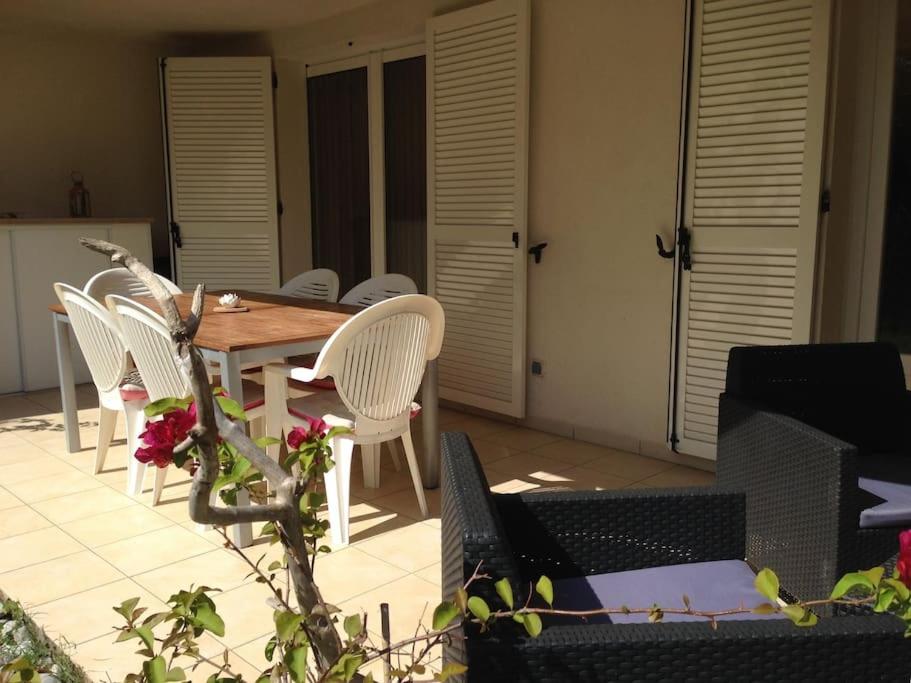 Fotografia z galérie ubytovania Appartement charmant en Corse avec terrasse au calme v destinácii Santa-Lucia-di-Moriani