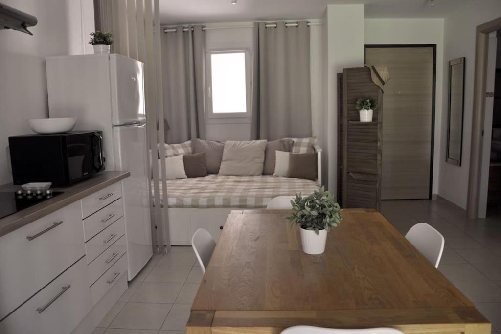 Kuchyňa alebo kuchynka v ubytovaní Appartement charmant en Corse avec terrasse au calme