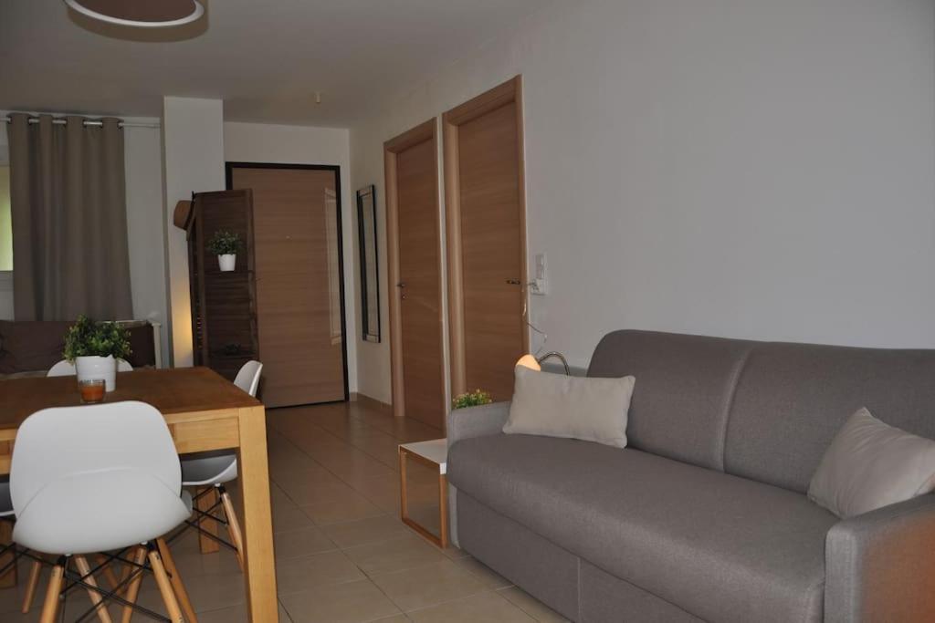 Posedenie v ubytovaní Appartement charmant en Corse avec terrasse au calme