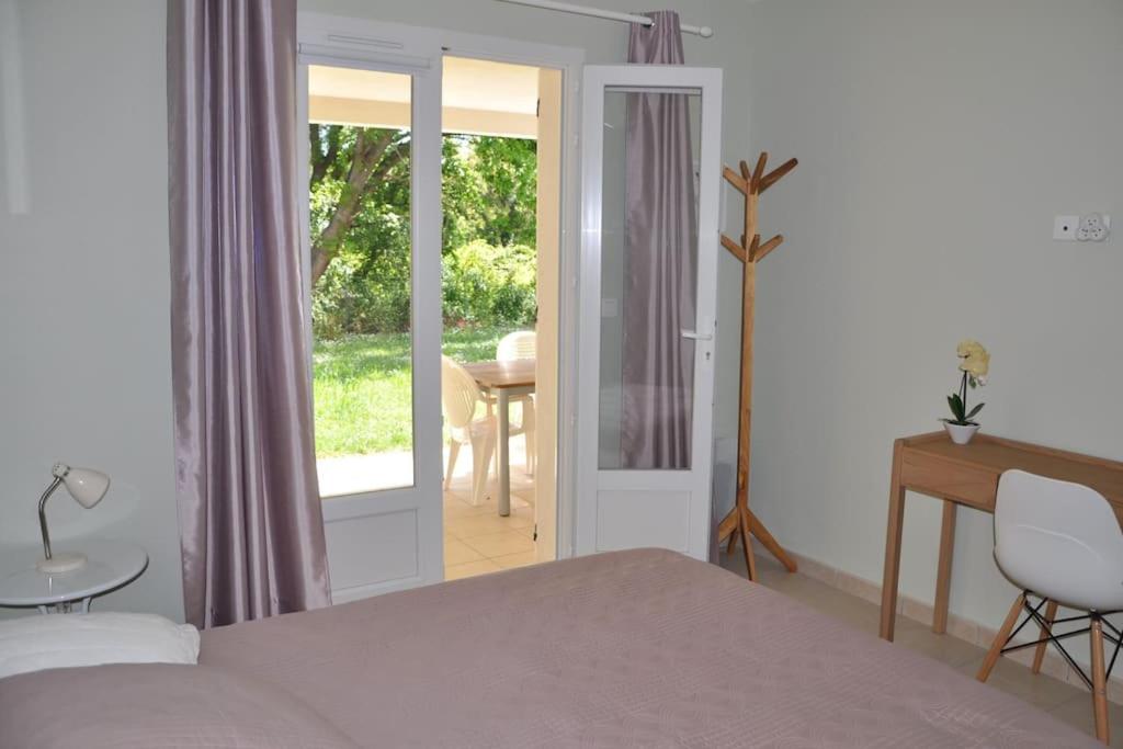 Posteľ alebo postele v izbe v ubytovaní Appartement charmant en Corse avec terrasse au calme