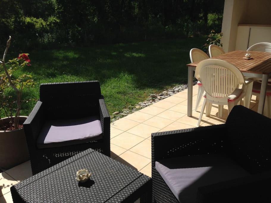 Vonkajšia záhrada v ubytovaní Appartement charmant en Corse avec terrasse au calme