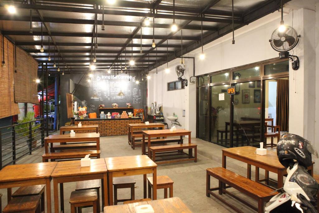 Restaurace v ubytování Rahayu Hotel Cirebon