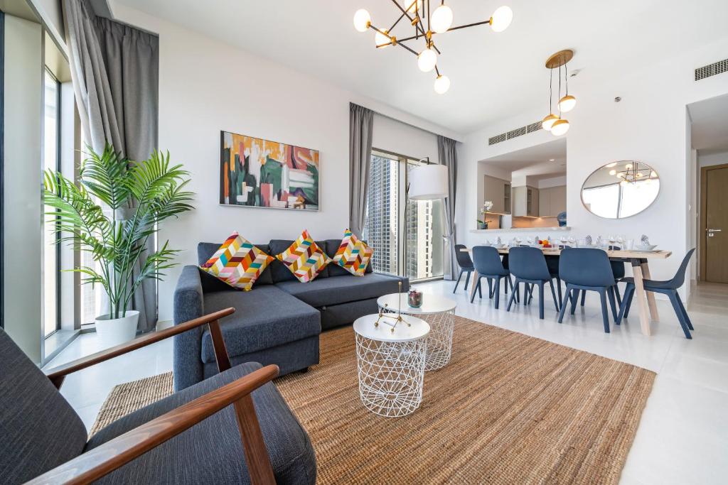 Panoramic Burj Views – Lovely 3BR in Creek Harbour