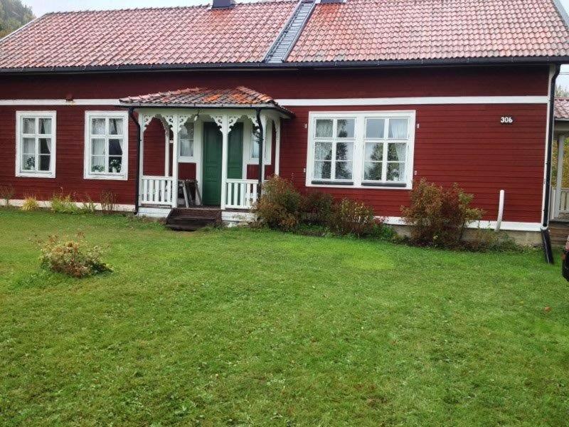 a red house with a gazebo in a yard at Byskolan Norra Skärvången in Föllinge