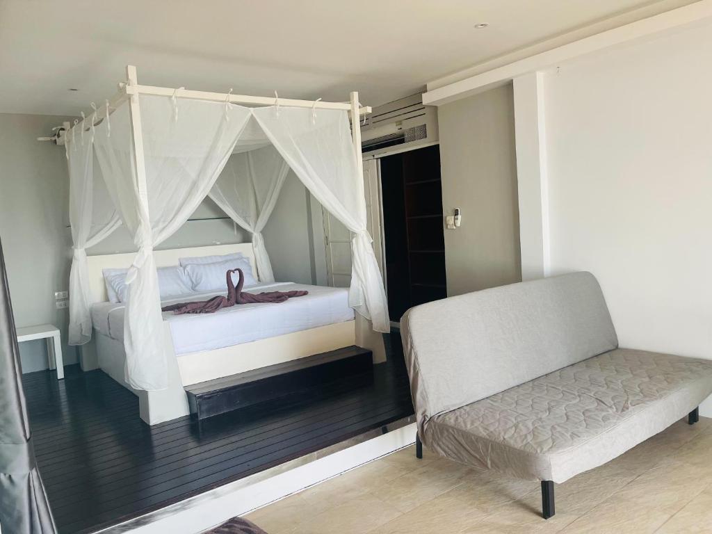 Postel nebo postele na pokoji v ubytování Bann Kanchana Beachfront Villas