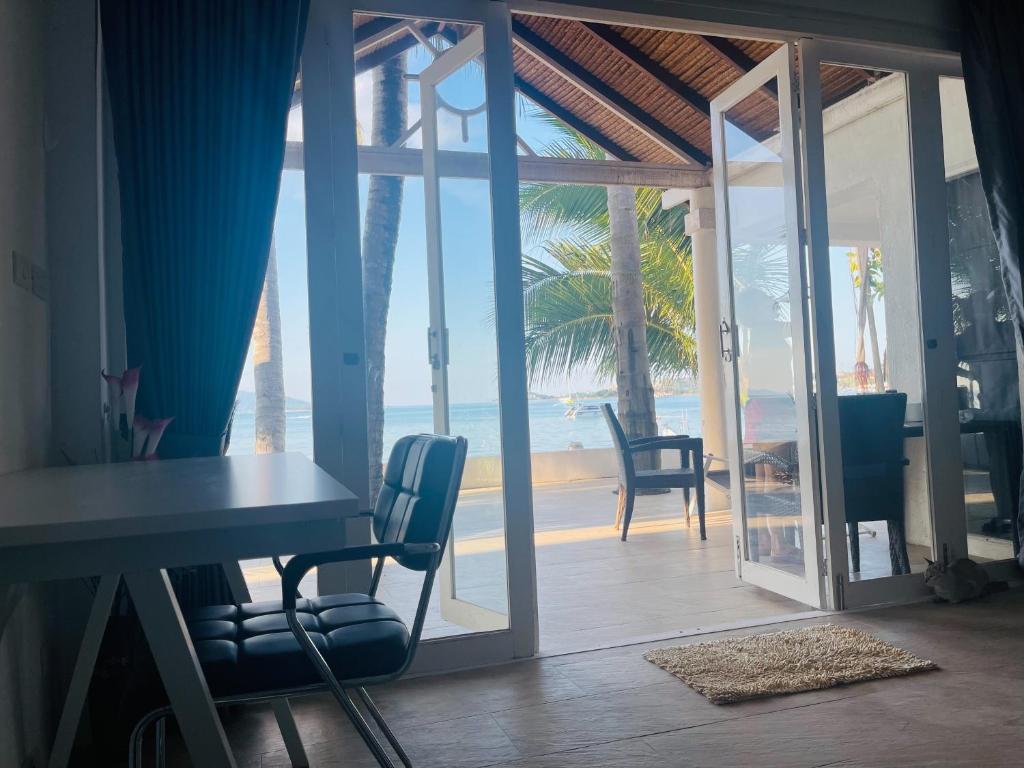 Fotografie z fotogalerie ubytování Bann Kanchana Beachfront Villas v destinaci Bangrak pláž