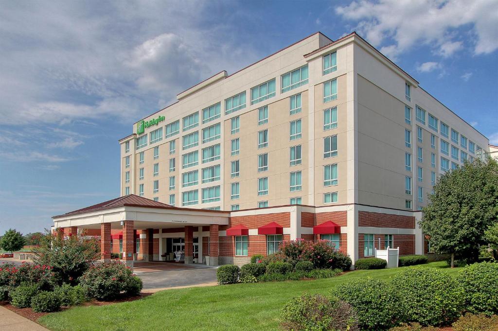 una representación de un edificio de hotel con en Holiday Inn University Plaza-Bowling Green, an IHG Hotel en Bowling Green