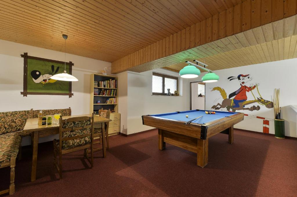 Biliár nebo kulečník v ubytování Hotel Bergheim