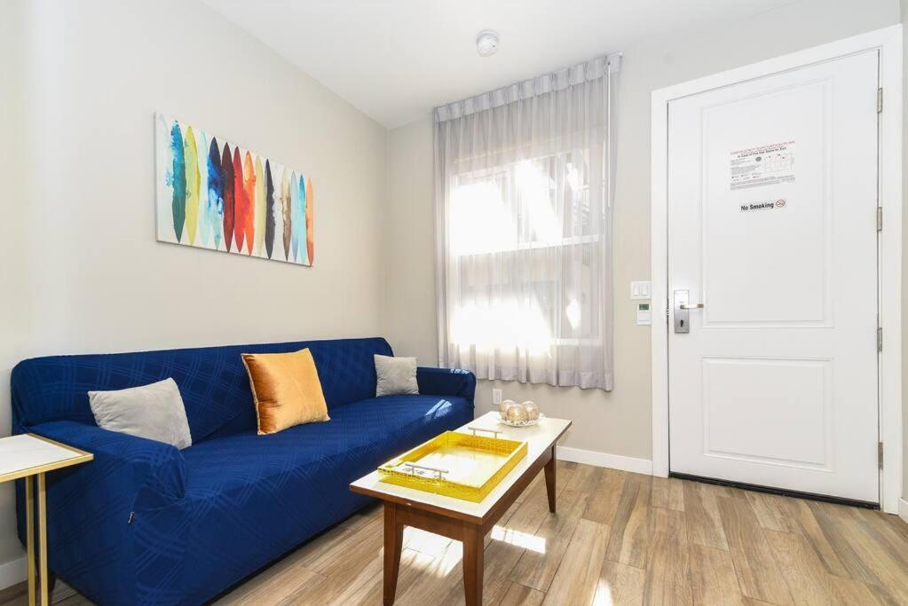 Sunny Downtown Apt. Walk to All. Parking/HBO/WiFi, San Diego – Updated 2023  Prices
