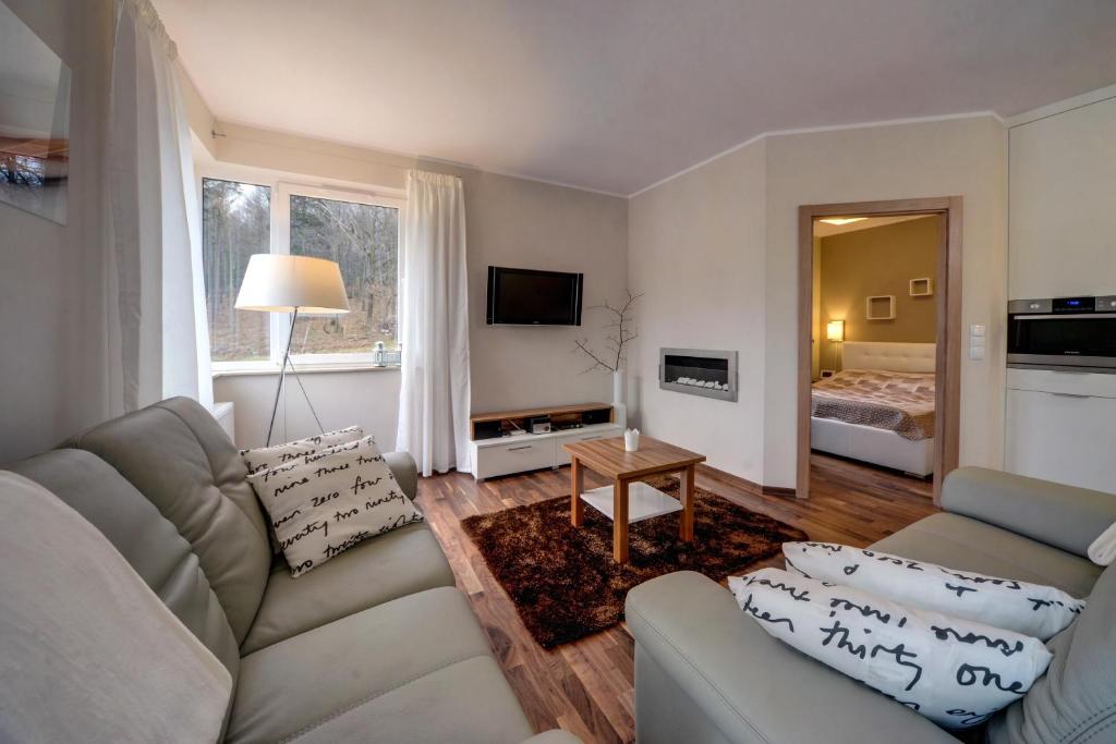 TV a/nebo společenská místnost v ubytování Stonowane i Eleganckie Apartamenty Sun Seasons 24 w Świeradowie Zdroju by Noclegi Renters