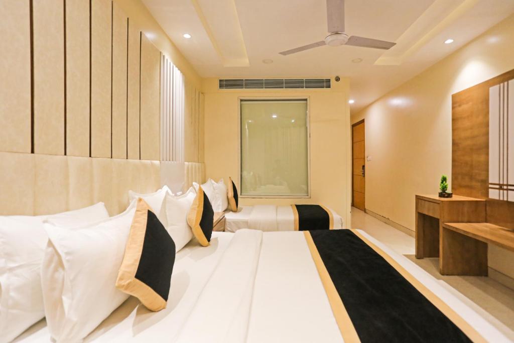 Postel nebo postele na pokoji v ubytování Hotel Worth Newly Bulit - New Delhi